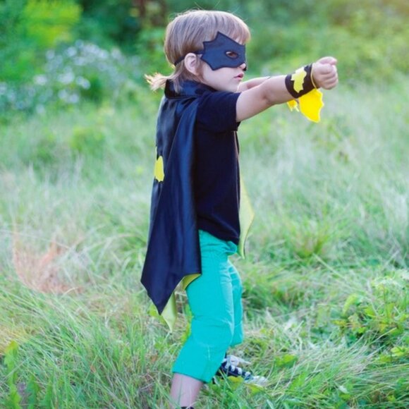 New w/Tag-Great Pretenders Batman Costume Set w/ Cape, Mask, Wristbands Size 3-4 - Picture 16 of 16